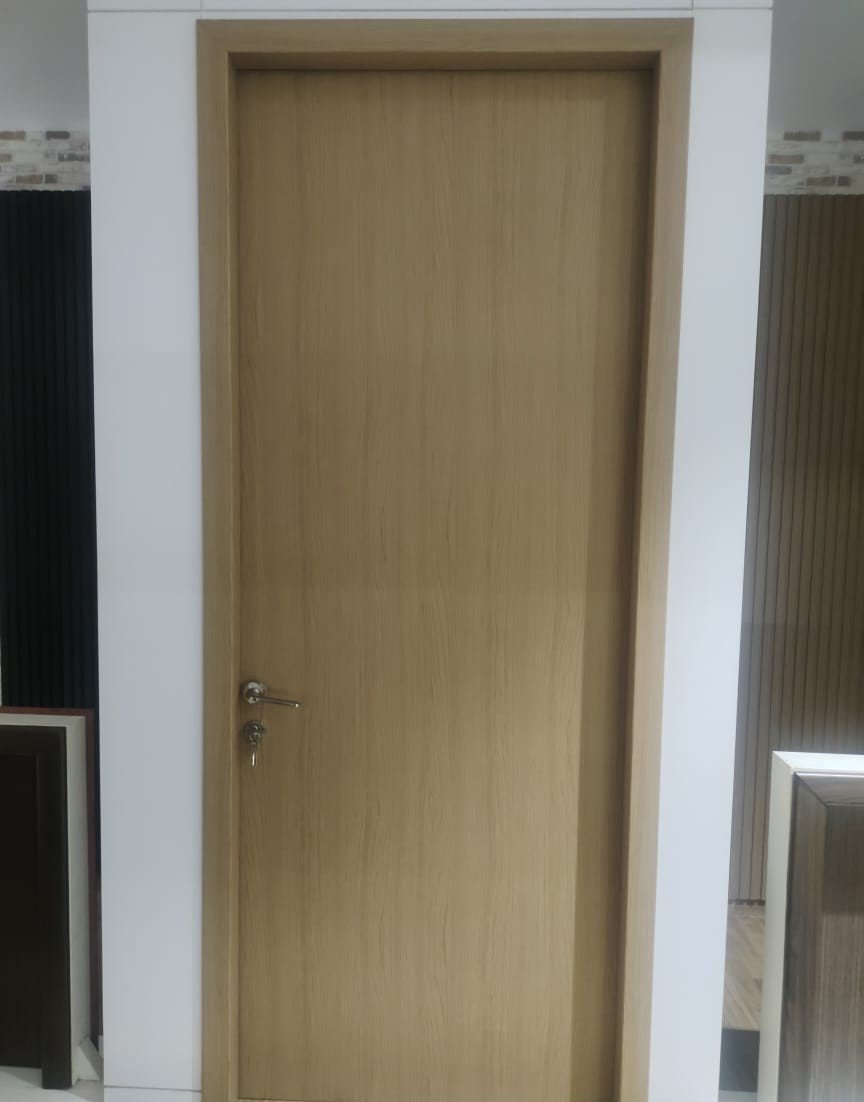 Laminated door set with architrave
